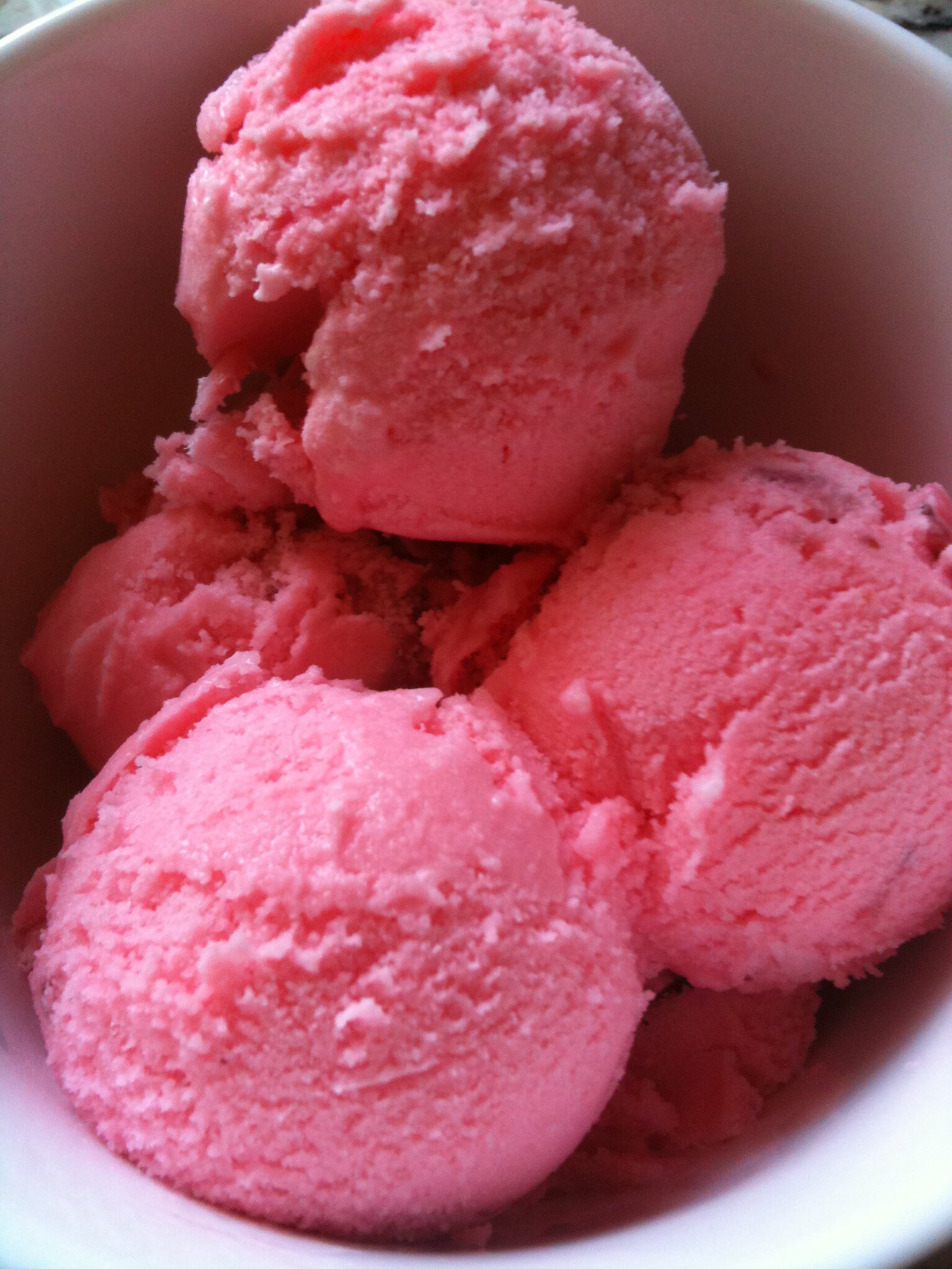 Yummy, refreshing Big Red ice cream! Recipe on www.PieLadyLife.com