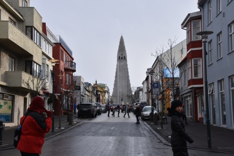 Lots of shopping and coffee shops on the street just in front of‪ Hallgrimskirkja Church 
