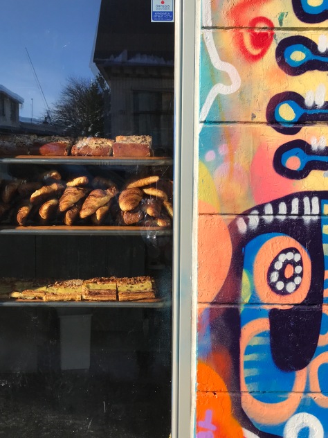 Fresh made bread and pastries at colorful ‪Braud & Company
