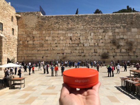 Solis at the wailing wall in Jerusalem 